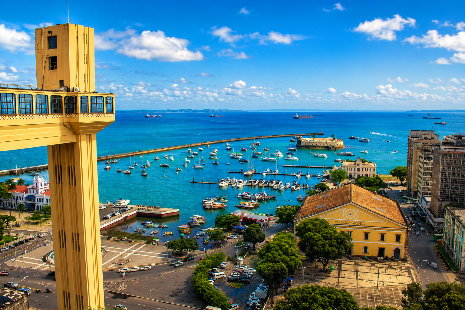 Panoramic view of Salvador's Cidade Baixa with Elevador Lacerda, Mercado Modelo, Forte de São Marcelo and the Baía de Todos-os-Santos.